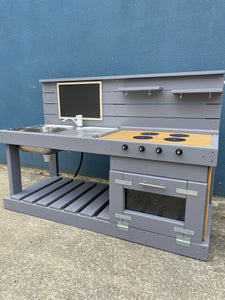 Mud Kitchen Ultimate Deluxe