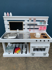 Mud Kitchen Ultimate Deluxe